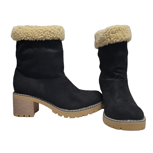 Maurices Shoes - 3/$15 🔴 NWOT Maurices Faux Suede Sherpa‎ Fleece Block Heel Ankle Boots